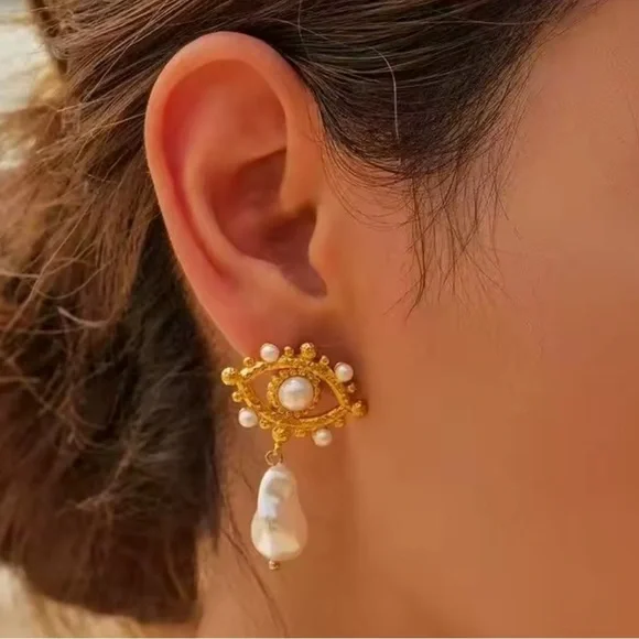 Pearl Eye Elegant Gold Earrings - Picture 5 of 6